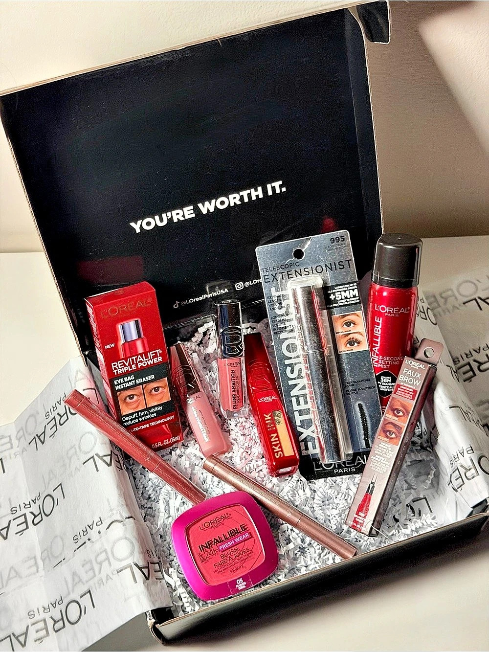 L'Oréal Paris Makeup Gift Set Red & Pink NWT
